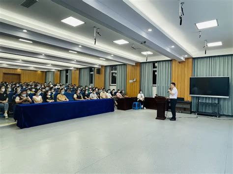 家校协力 共育未来——坎山小学一年级新生家长会