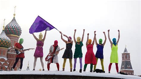 Pussy Riot Protestan En La Torre Trump Para Pedir La Liberaci N De Un Cineasta Ucraniano Encarcelado