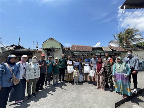 Badak Lng Sigap Bantu Warga Korban Kebakaran Berbas Pantai Bontang Post