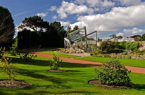 Edinburgh's Royal Botanic Gardens unveil Alpine glasshouse : November ...