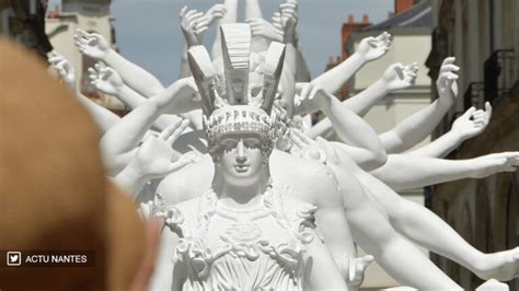 Voyage Nantes Les Statues D Filent Dans Les Rues