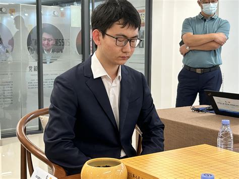 大棋士赛挑战赛 丁浩鲸吞蚕食赢下首局