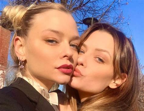 Le Donatella abito in pizzo e posa hot chi è la più sexy FOTO