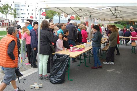 Lons Le Saunier Randonnée Octobre Rose Organisée Par La Maison Commune