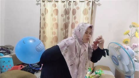 Mamah Kia Tiup Balon Pakai Kentut Sambil Ngemil Youtube