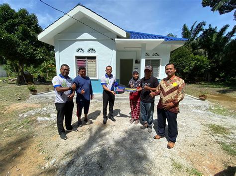 Empat Asnaf Di Sepang Terima Kunci Rumah Baharu Dibaik Pulih