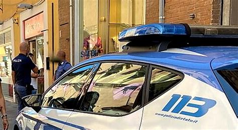 Bologna Violenta Una 12enne Amica Della Figlia E Filma Tutto