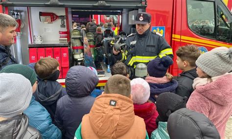 Foto Exerci Iu De Evacuare N Caz De Cutremur Derulat De Pompieri La