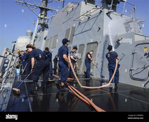 USS Sterett (DDG 104) 141025 Stock Photo - Alamy