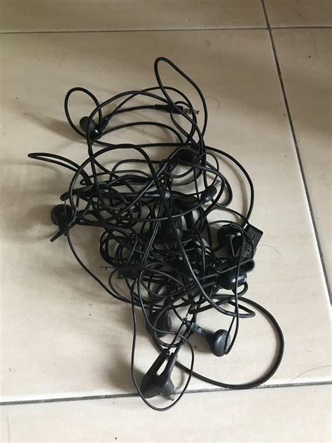 This is why AirPods are made : r/mildlyinfuriating