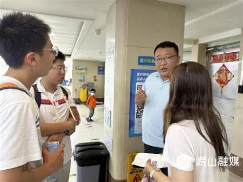 外卖摩托与学生相撞 紧急时刻网格员相助显担当澎湃号·政务澎湃新闻 The Paper