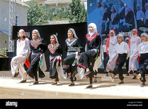 Dabke High Resolution Stock Photography And Images Alamy