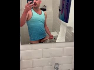 OTTER JERKS OFF IN HOSTEL BATHROOM Pornhub Gay