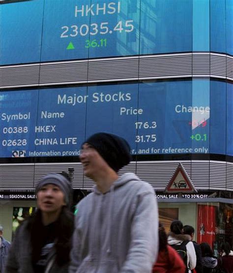 El índice Hang Seng sube 19 96 puntos el 0 08 por ciento a media sesión