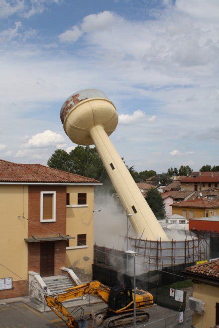 Abbattuta Torre Acquedotto San Secondo La Repubblica