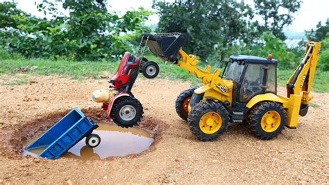 Mahindra Tractor And JCB 3DX Accident Biggest Pit Pulling Out JCB 5CX