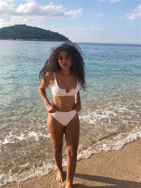 9 Hot Sexy Reem Kanj Bikini Pics