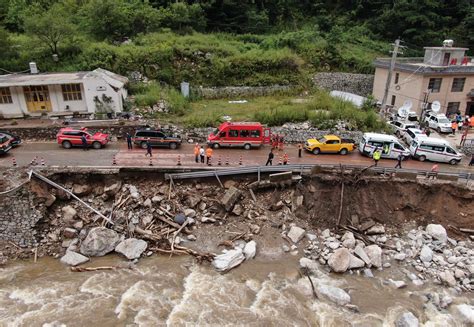 At least 4 dead after landslide in north China's Xi'an - EFE