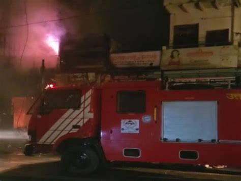 Fire Broke Out In The Shop Of Clothes And Shoes Goods Worth Lakhs Of Rupees Burnt To Ashes