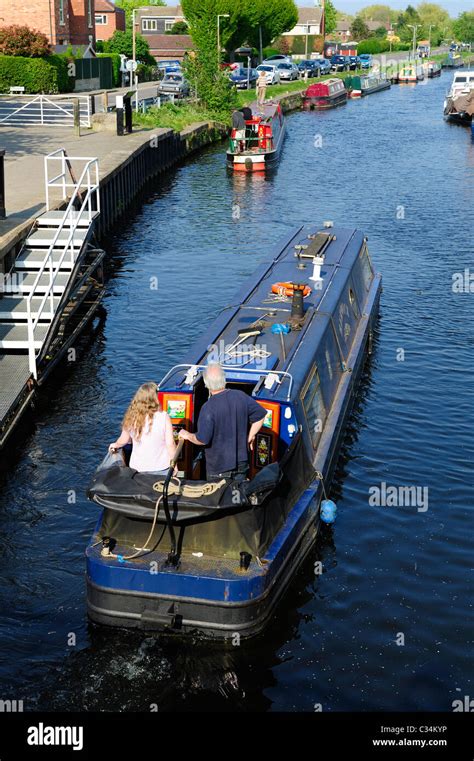 Narrowboat On River Trent Trent Hi Res Stock Photography And Images Alamy