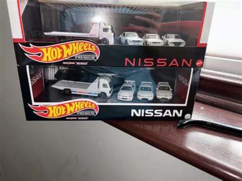 HOT WHEELS PREMIUM NISSAN SKYLINE GT R DIORAMA BOX SET AND SET PicClick UK