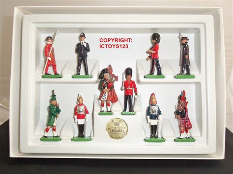 Britains 8007 All The Queens Men London Guards Metal Toy Soldier Figure Set Ebay