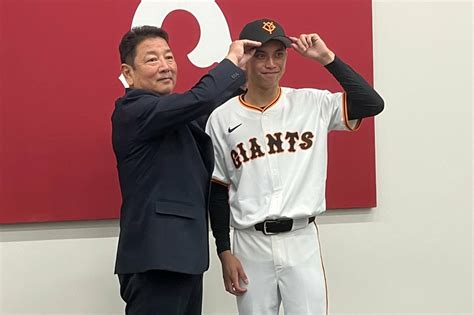 写真：【巨人】台湾の18歳育成左腕・黄錦豪が入団会見「憧れの選手は戸郷投手」 東スポweb