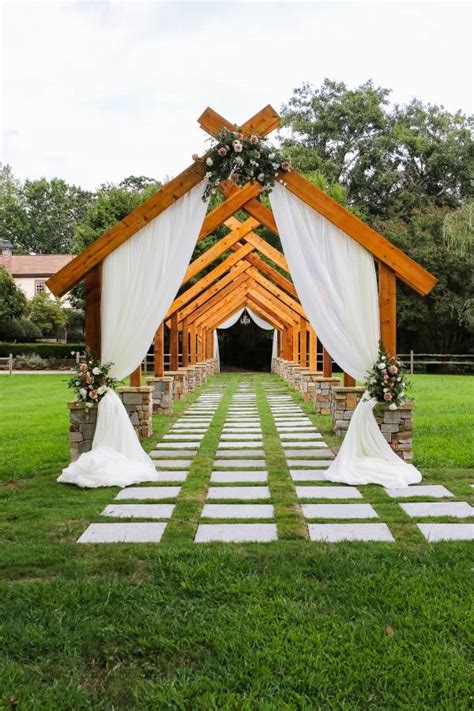 Pin by Angela Ebbert on Vinewood Stables | Outdoor wedding venues ...