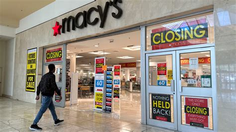 How Rival Retailers Could Win Over Shoppers Stranded by Macys Closures