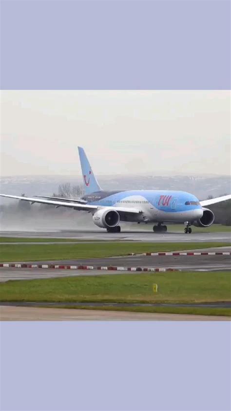 tui. com airplane taking off 🛫🛫