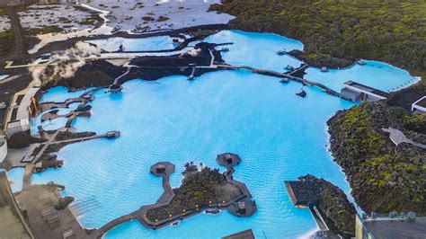 Iceland volcano eruption 2021, Blue Lagoon & a bubble stay - Sky Pool ...