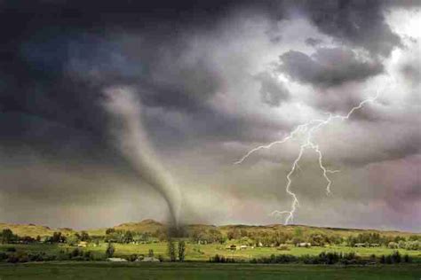 True Facts about Tornadoes - Weather Geeks