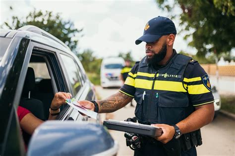 Tien Boetes Uitgedeeld Bij Verkeerscontrole Op De Kaya Korona Bonaire Nu