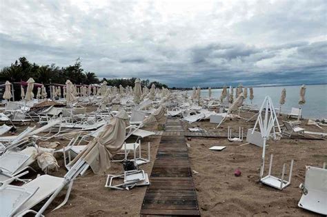 Sette Persone Sono Morte E Almeno Cento Sono Ferite A Causa Di Un