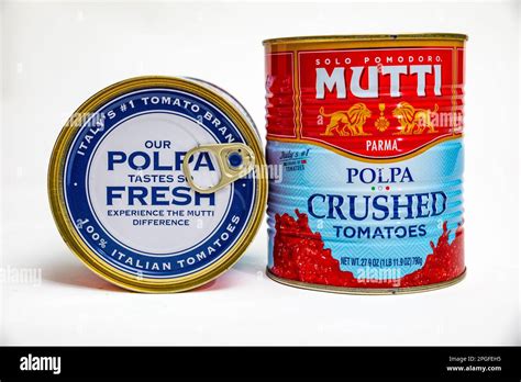 Solo Pomodoro Mutti canned crushed Italian tomatoes Stock Photo - Alamy