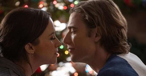 Hot Frosty Review Netflix S Christmas Movie Is Totally Cheesy In A Melty Comforting Way MEAWW