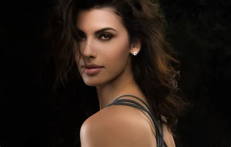 Girl Hot Sexy Eyes Smile Beautiful Figure Model