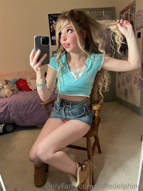 Belle Delphine Of Belle Delphine Short Skirt Strip Pussy Tease Onlyfans Video Porno Foto
