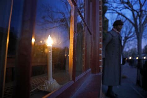 Candles in the windows: The surprising history behind the Christmas tradition – The Virginian-Pilot