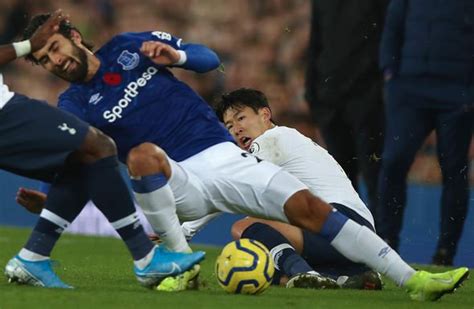 Andre Gomes Injury Overshadows Evertons Tottenham Draw As Midfielder