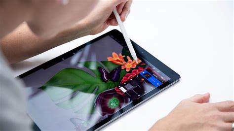 Traditional Painter Created First iPad Pro Art | DeviceDaily.com