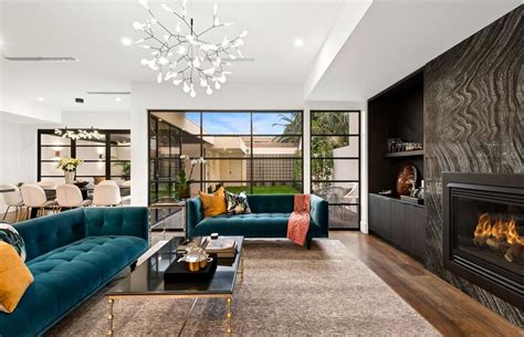 How to Style Hollywood Waves: Tutorial and Design Inspiration 34