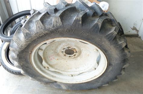 62 65 Early Ford 4000 Tractor 801 901 Rear Back Wheel Rim And Tire Ebay