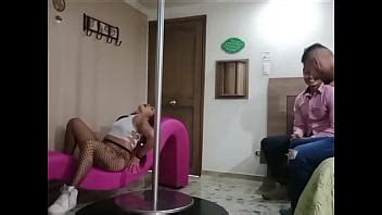 Me Follo A La Madrastra De Mi Amigo Por Mi Cumplea Os Que Puta Es La Latina Como Mueve Ese Culo