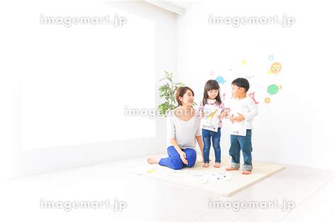 こども園・幼稚園・保育園・英語教室・習い事イメージの写真素材 174680482 イメージマート