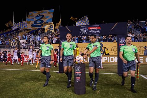 Concacaf anunció los árbitros para los partidos de vuelta de los