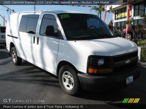 Summit White Chevrolet Express Cargo Van Medium Dark