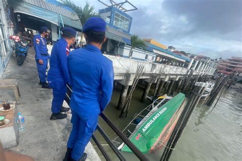 Polairud Evakuasi Kapal Ambulans Baznas Yang Terbalik Karena Cuaca