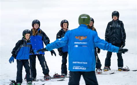 Skiing & Snowboarding Lessons - Snowplanet