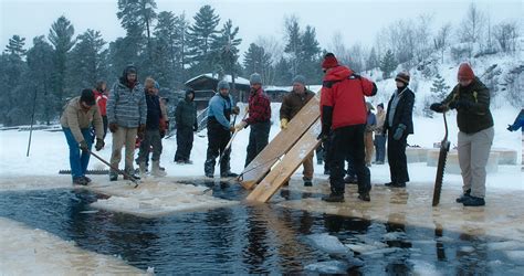 A Heartening Documentary Follows the Community Harvesting Ice in Minnesota's North Woods — Colossal